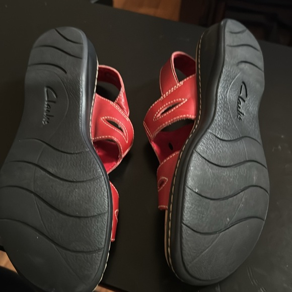 Clark’s comfy red walking sandals - Picture 4 of 7